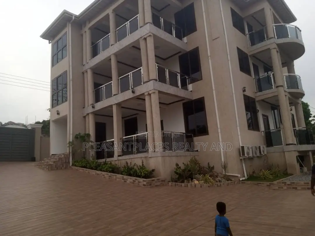 3bdrm Apartment in Pleasantplaces, Ashomang Estate for rent