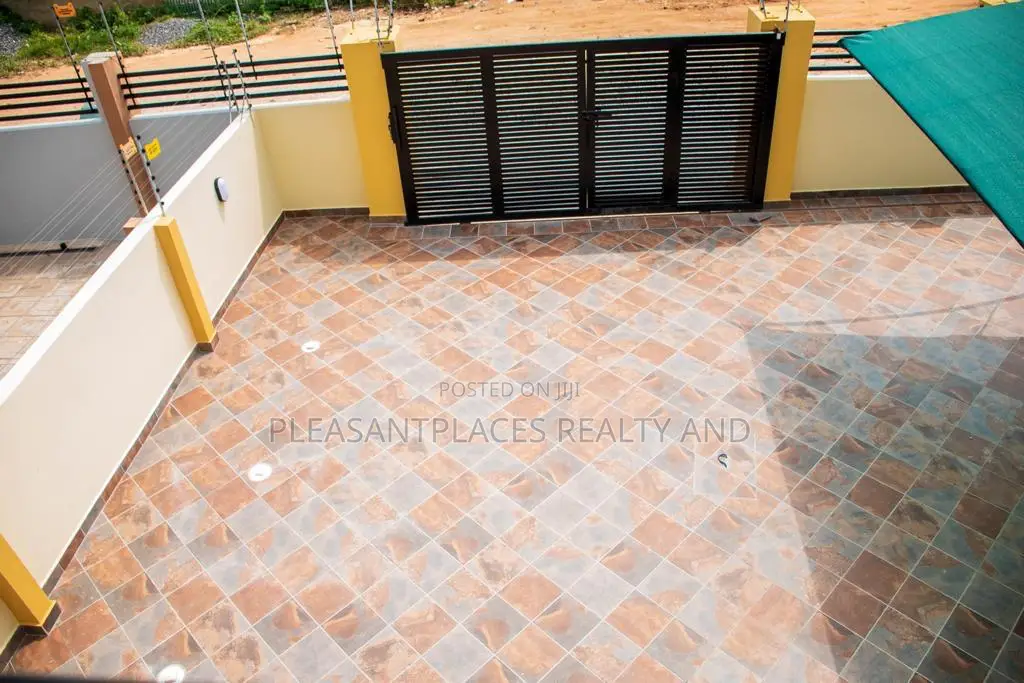 4bdrm Duplex in Pleasantplaces, Oyarifa for rent