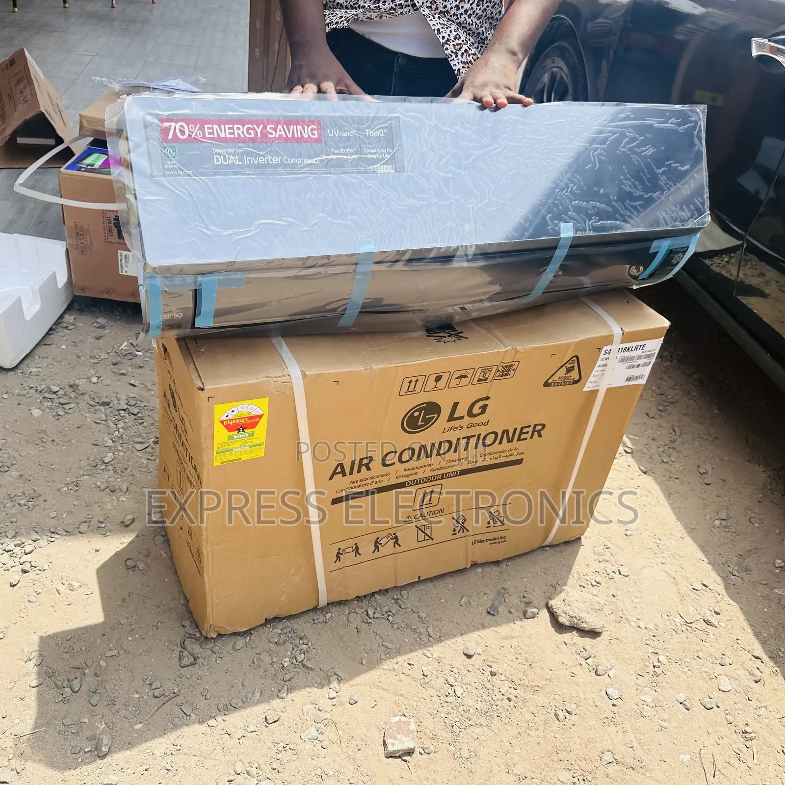 Available Now at Store Black Dual Inverter 2.5hp Artcool LG