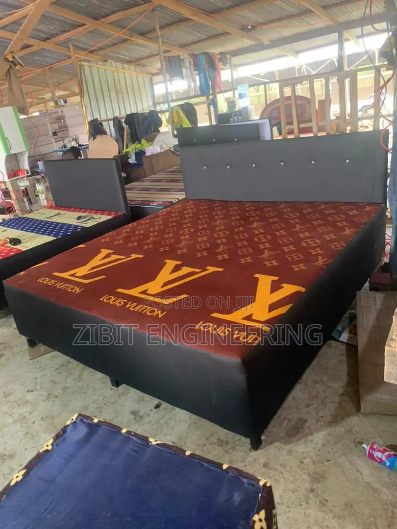 Inbuilt Queen Size Bed