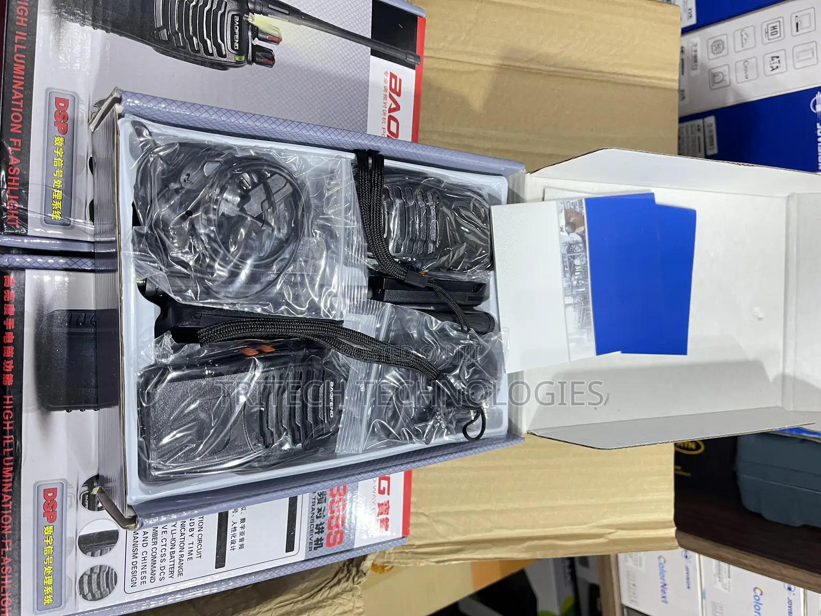 Baofeng Walkie-Talkie 2 in 1 With Earpiece