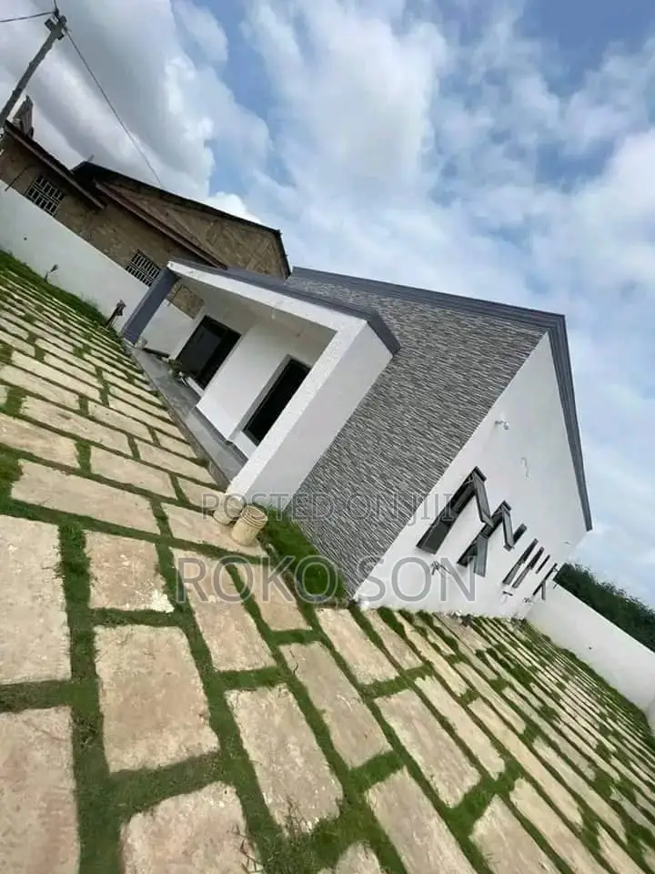 3bdrm House in Dr Roko, Awoshie for sale