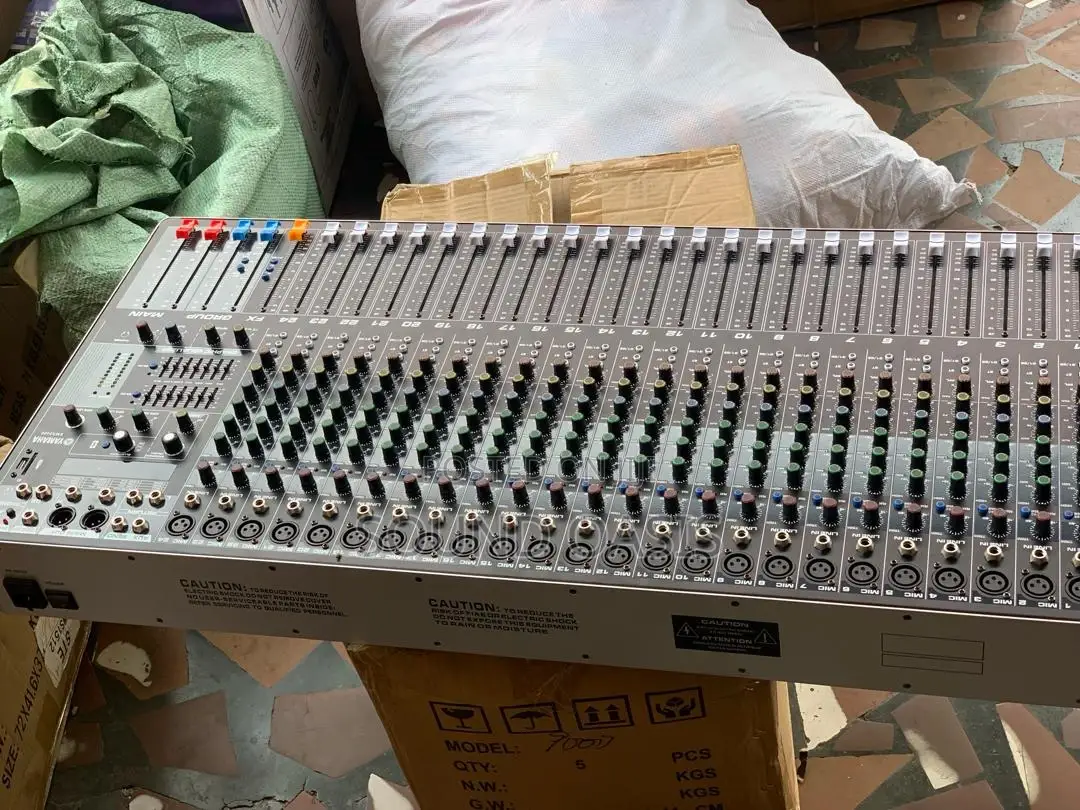 Yamaha SMX2400 24channel Analog Mixer With USB Bluetooth