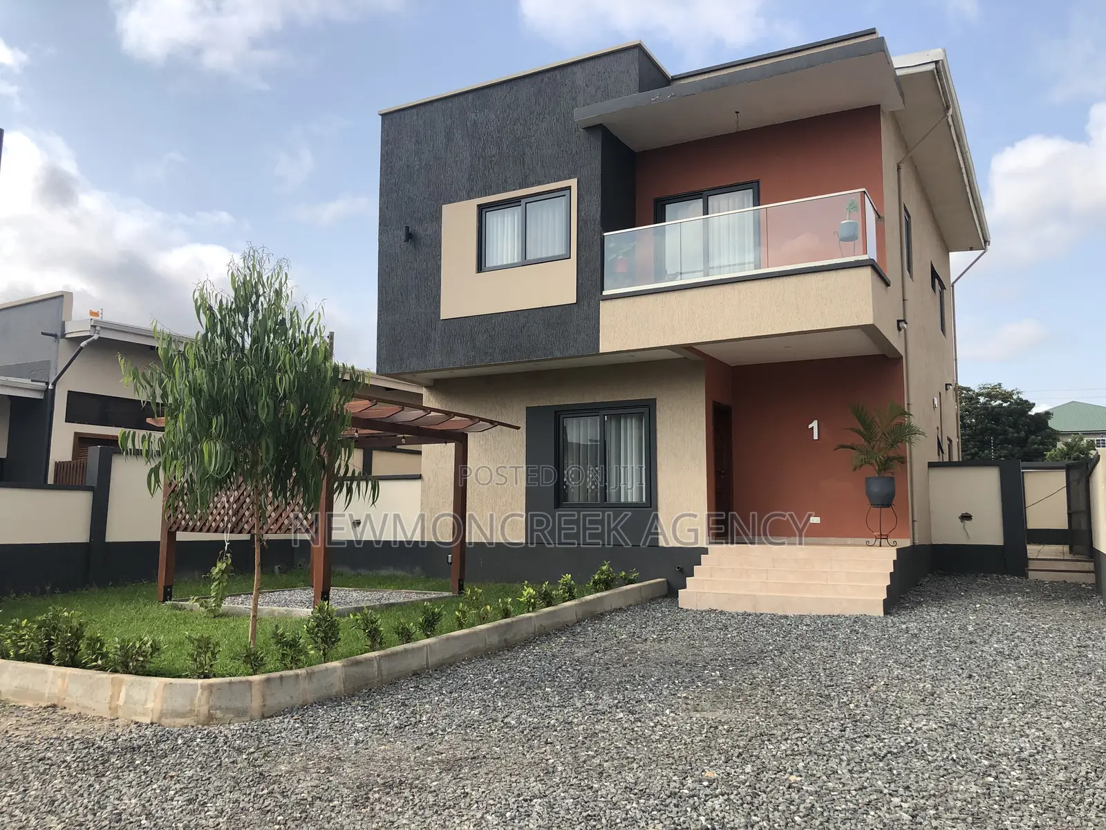4bdrm Duplex in Oyarifa Road, Accra Metropolitan for sale