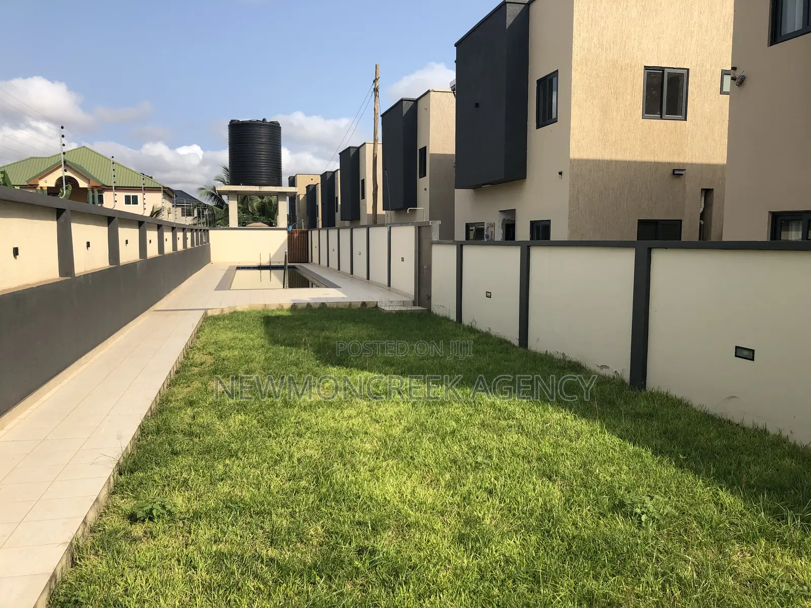 4bdrm Duplex in Oyarifa Road, Accra Metropolitan for sale