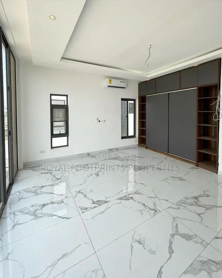 4bdrm House in Royal Footprints, Lake Side Estate for sale