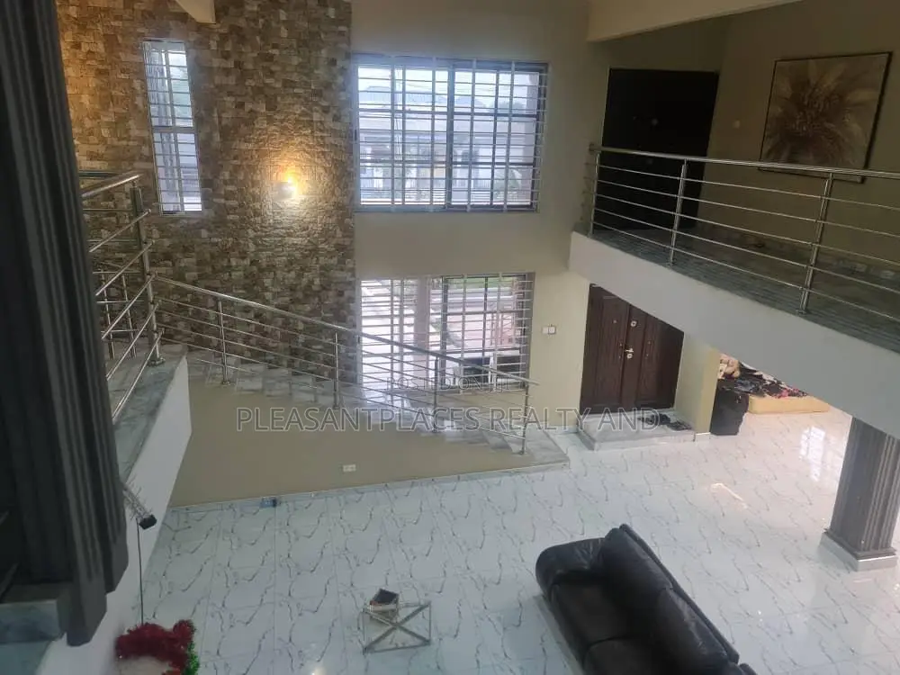 5bdrm Duplex in Pleasantplaces, Accra Metropolitan for sale
