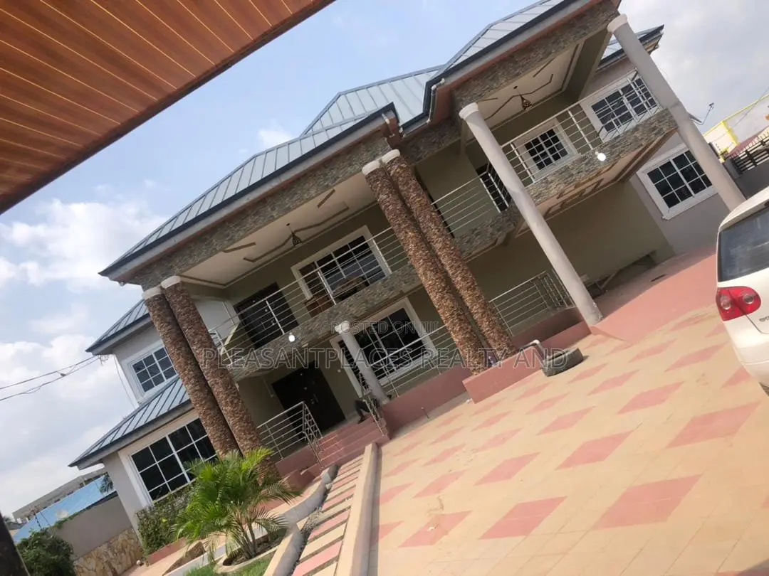 5bdrm Duplex in Pleasantplaces, Accra Metropolitan for sale