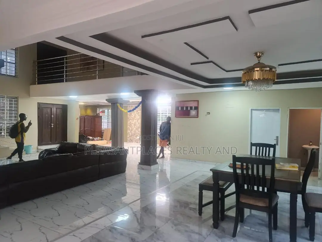 5bdrm Duplex in Pleasantplaces, Accra Metropolitan for sale