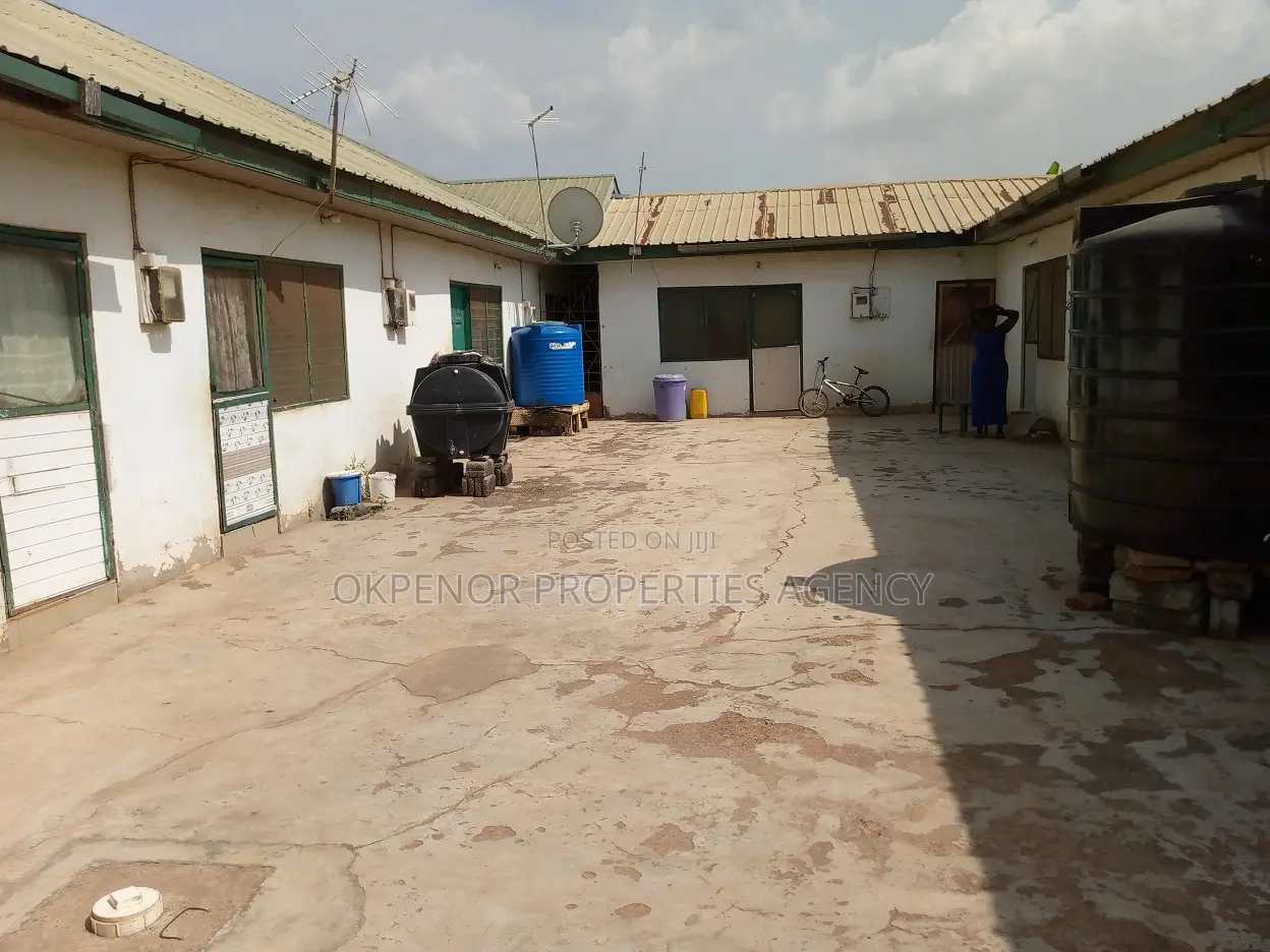 9bdrm House in Gbetsile, Tema Metropolitan for sale