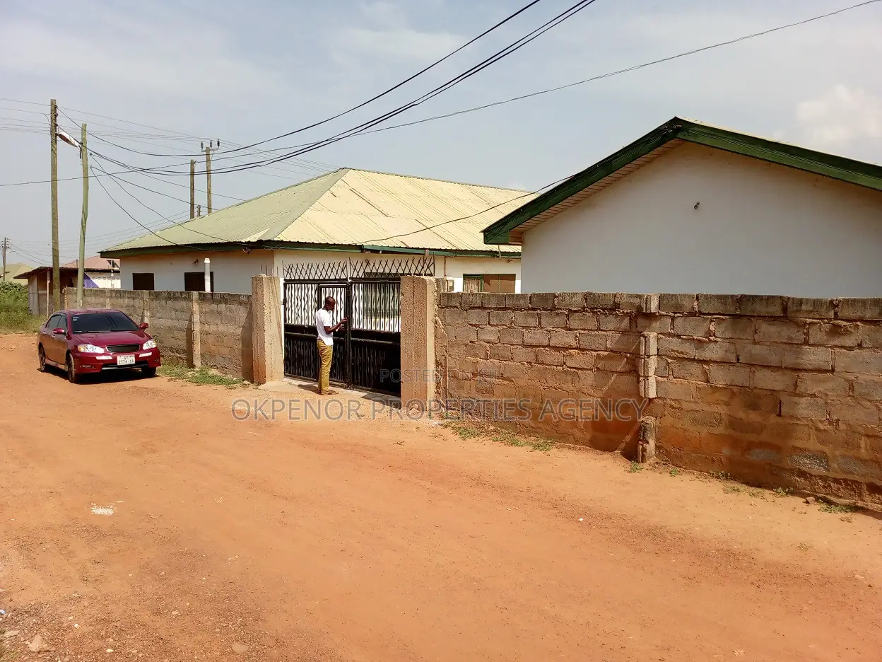 9bdrm House in Gbetsile, Tema Metropolitan for sale