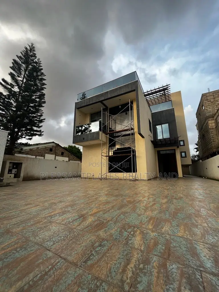 5bdrm Mansion in Pleasantplaces, East Legon for sale