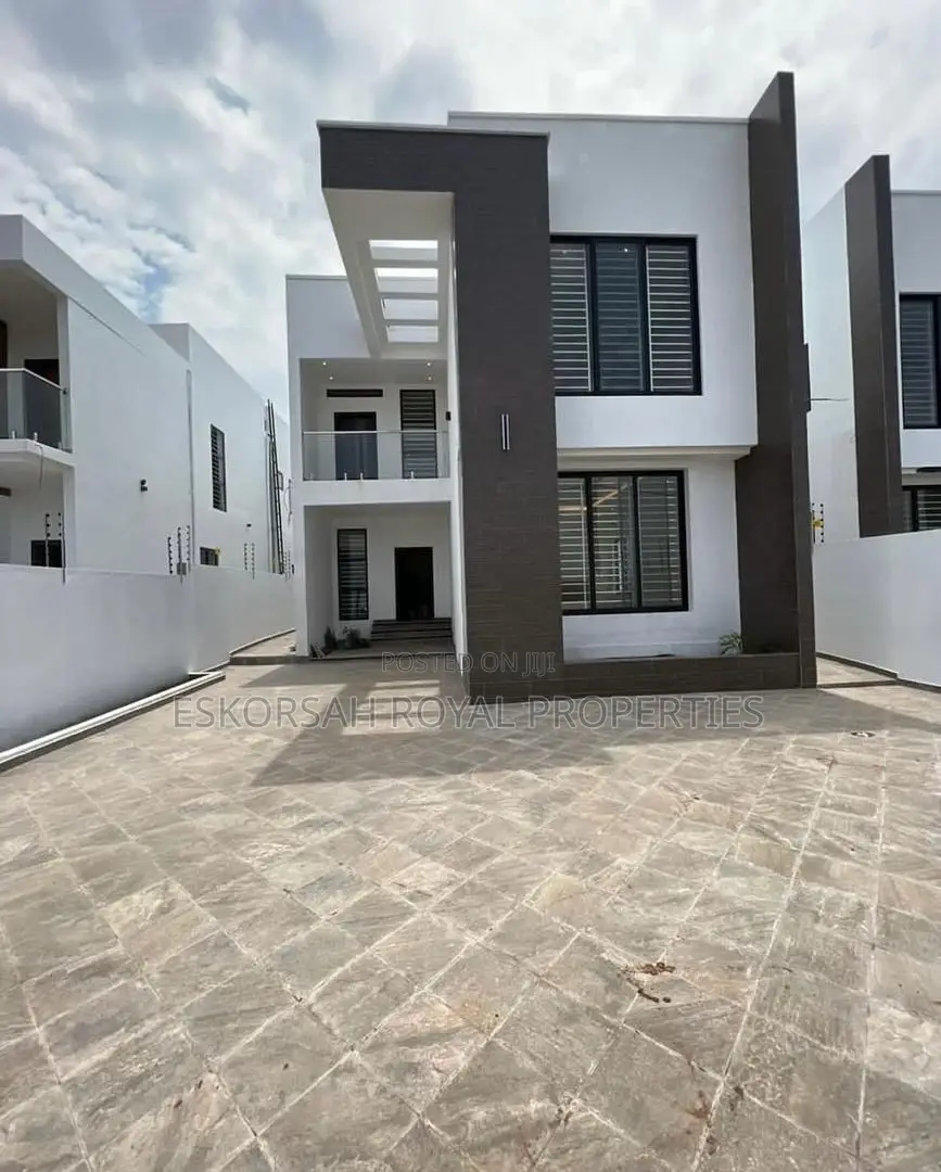 4bdrm House in Lakeside, Ashaley Botwe for sale