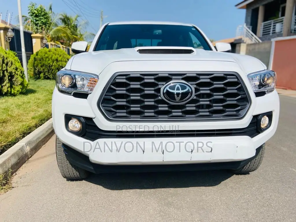 Toyota Tacoma 2023 White