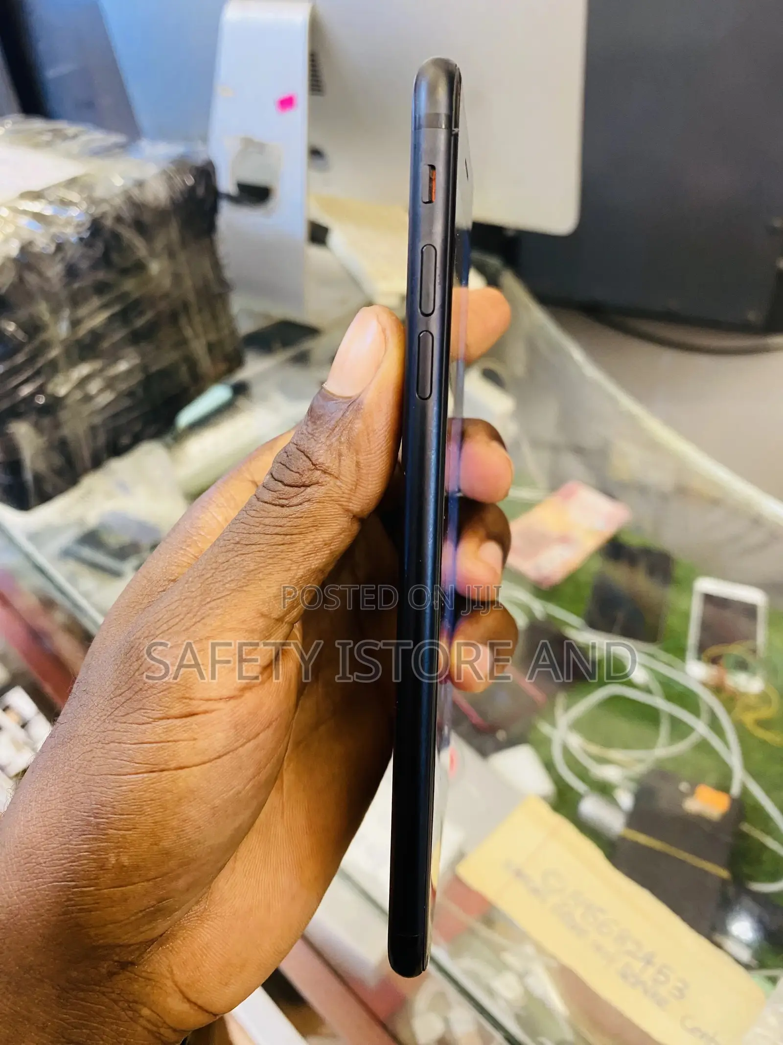 New Apple iPhone 7 Plus 32 GB Black