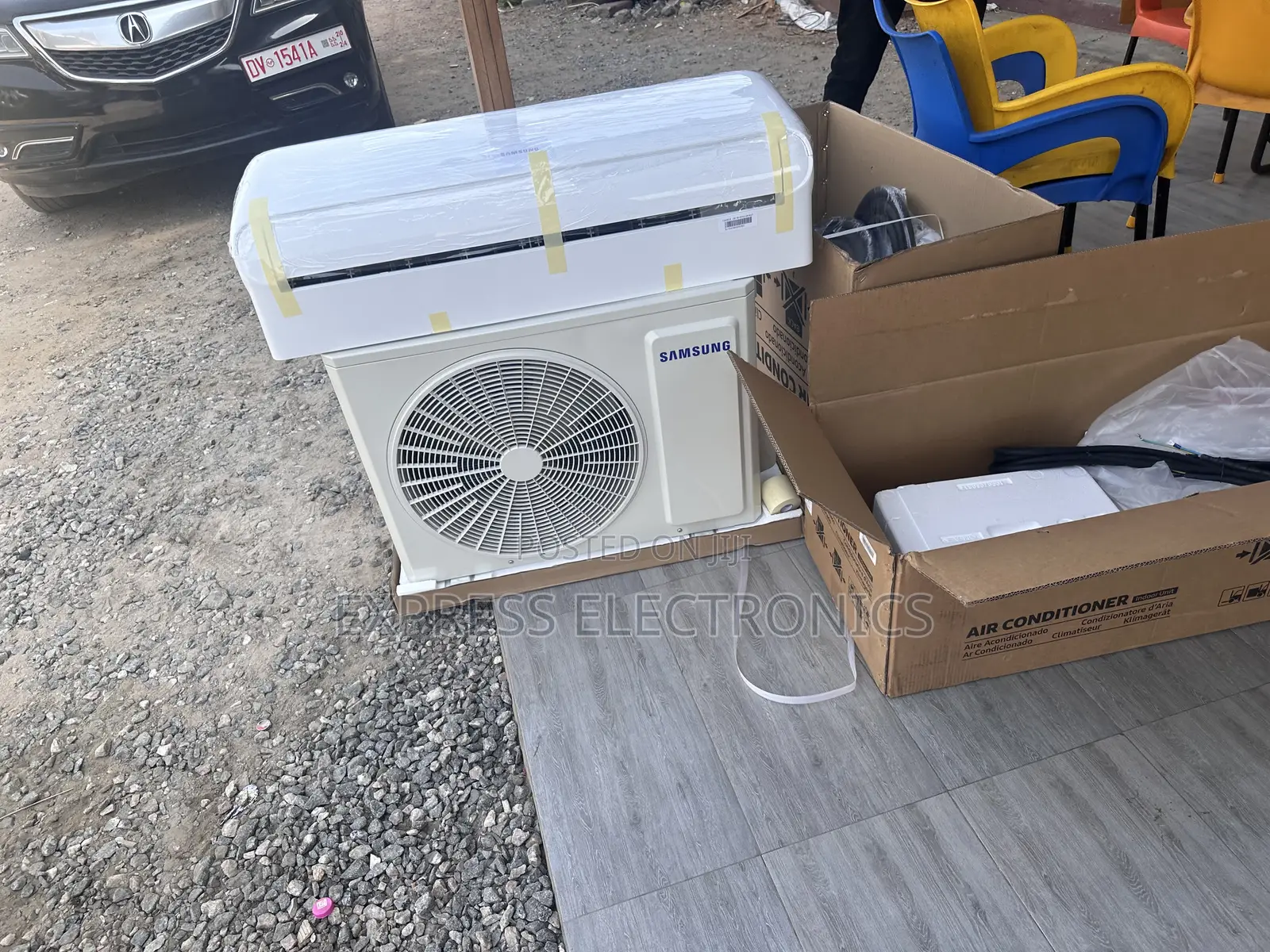 Mesmeric Sleek Samsung 1.5hp Split R410 White. 