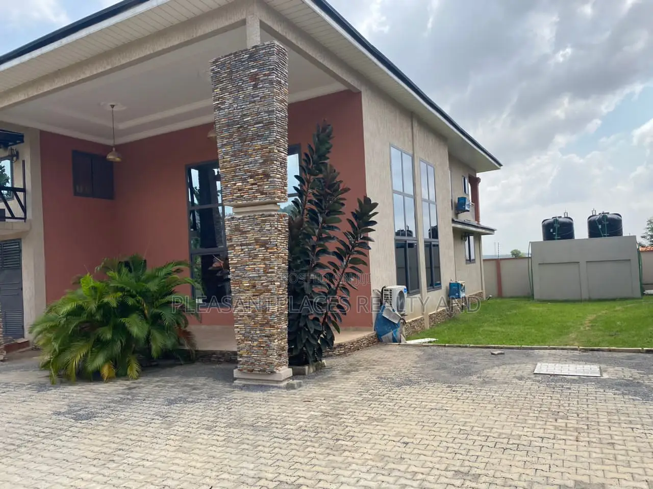 4bdrm Duplex in Pleasantplaces, Accra Metropolitan for sale