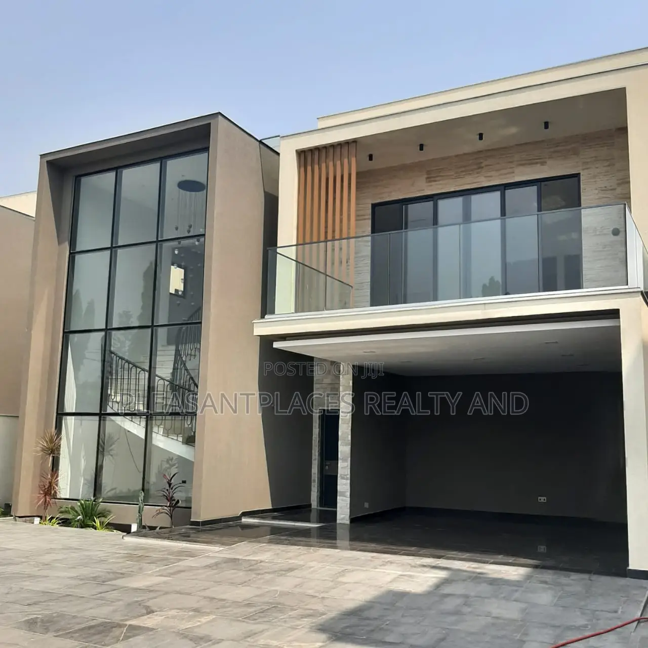 4bdrm Duplex in Pleasantplaces, East Legon for sale