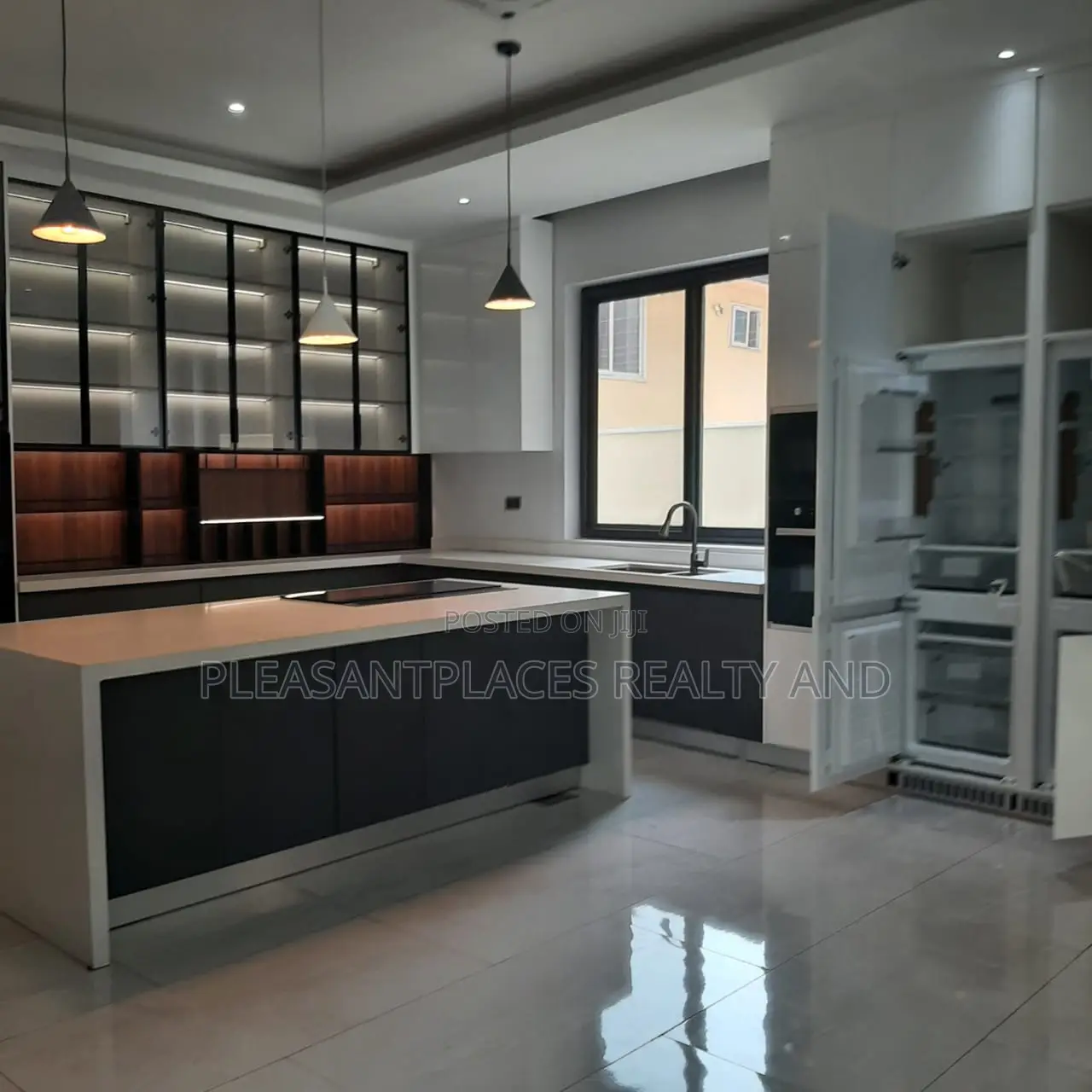 4bdrm Duplex in Pleasantplaces, East Legon for sale
