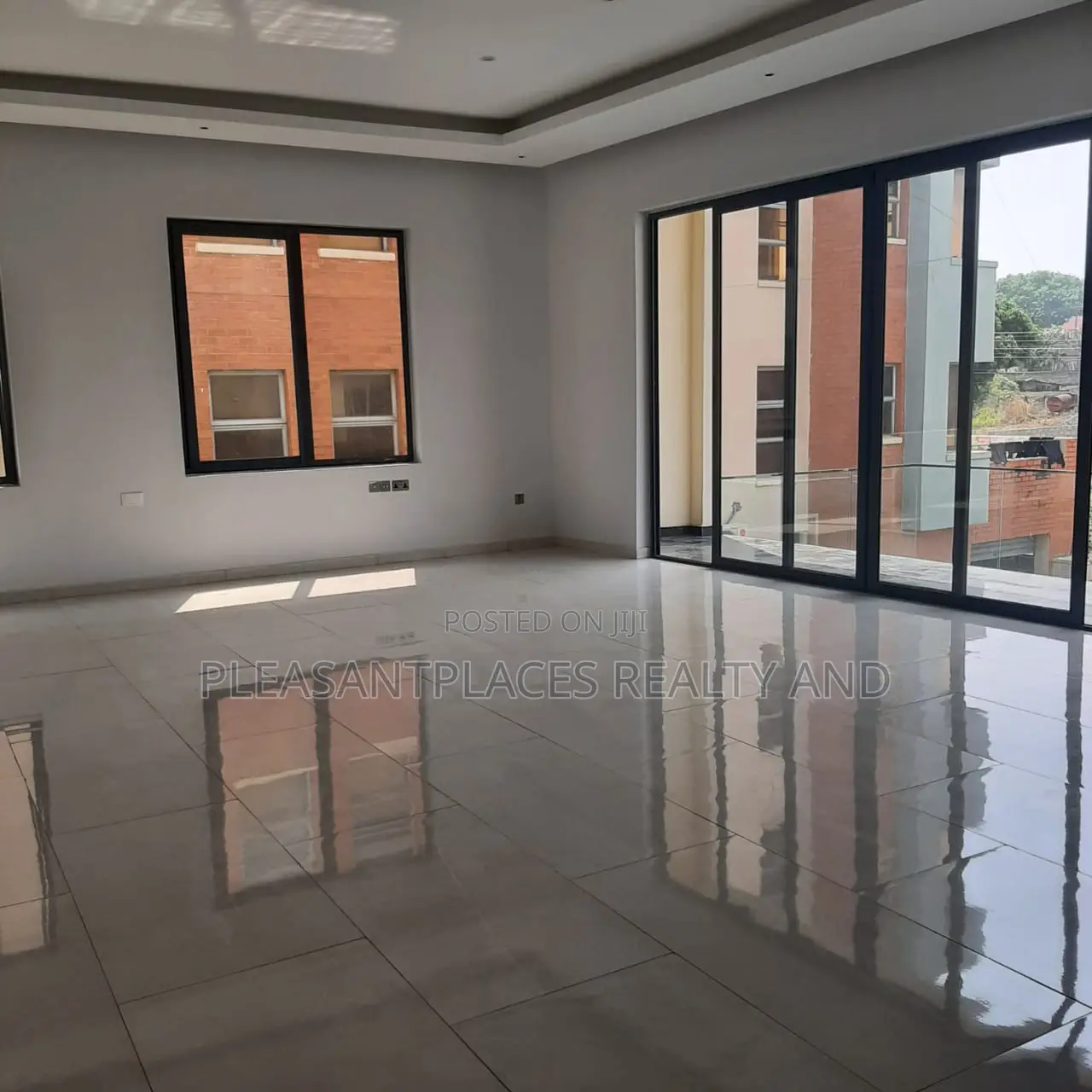 4bdrm Duplex in Pleasantplaces, East Legon for sale