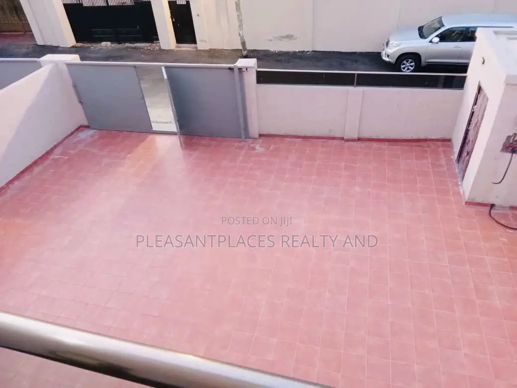 4bdrm Duplex in Pleasantplaces, East Legon for rent