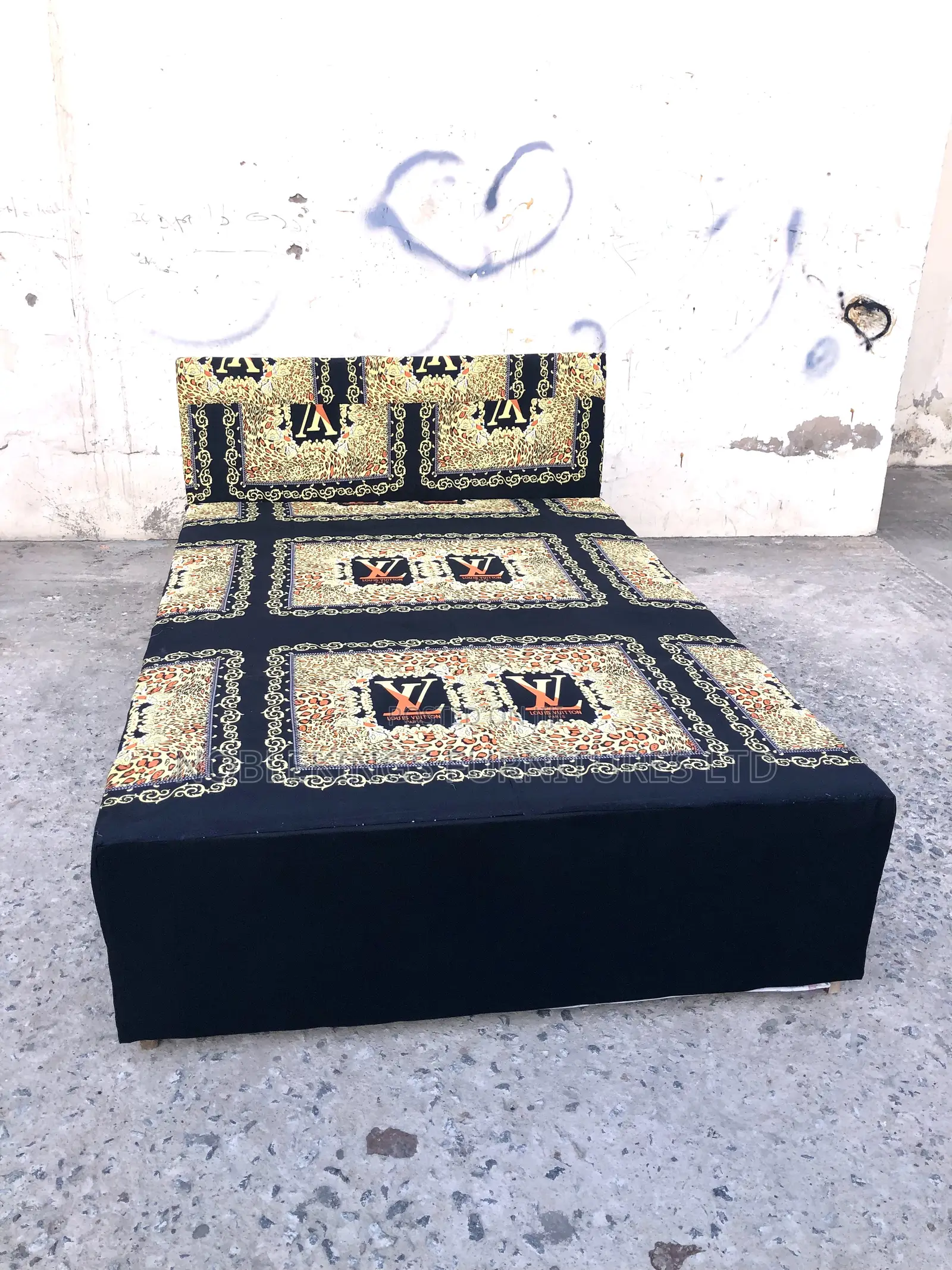 Double Bed Inbuilt