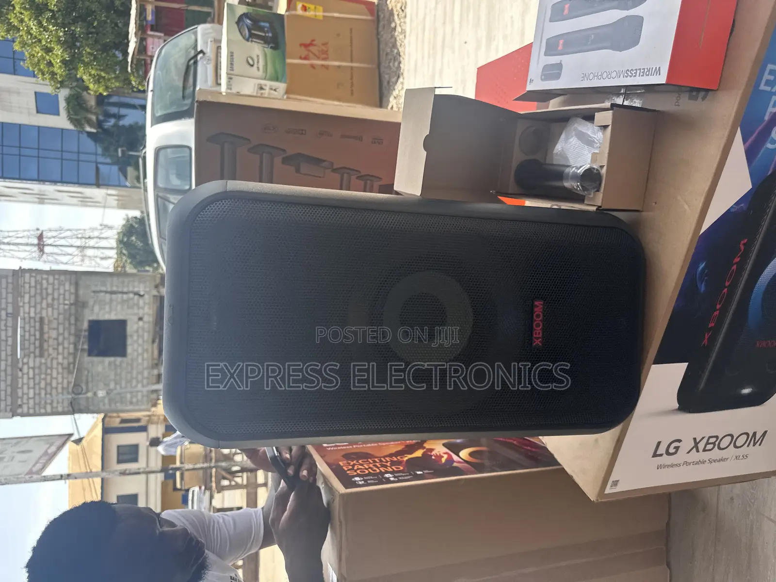 Mesmeric Sleek Black Hi_fi Speaker LG-XL5S
