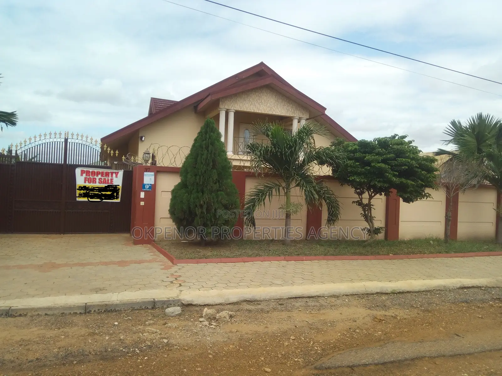 5bdrm House in Comm22, Tema Metropolitan for sale