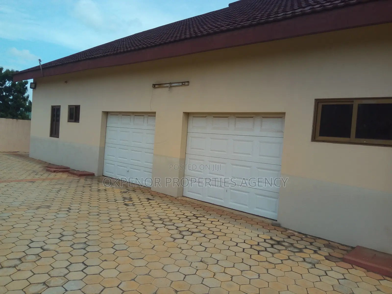 5bdrm House in Comm22, Tema Metropolitan for sale