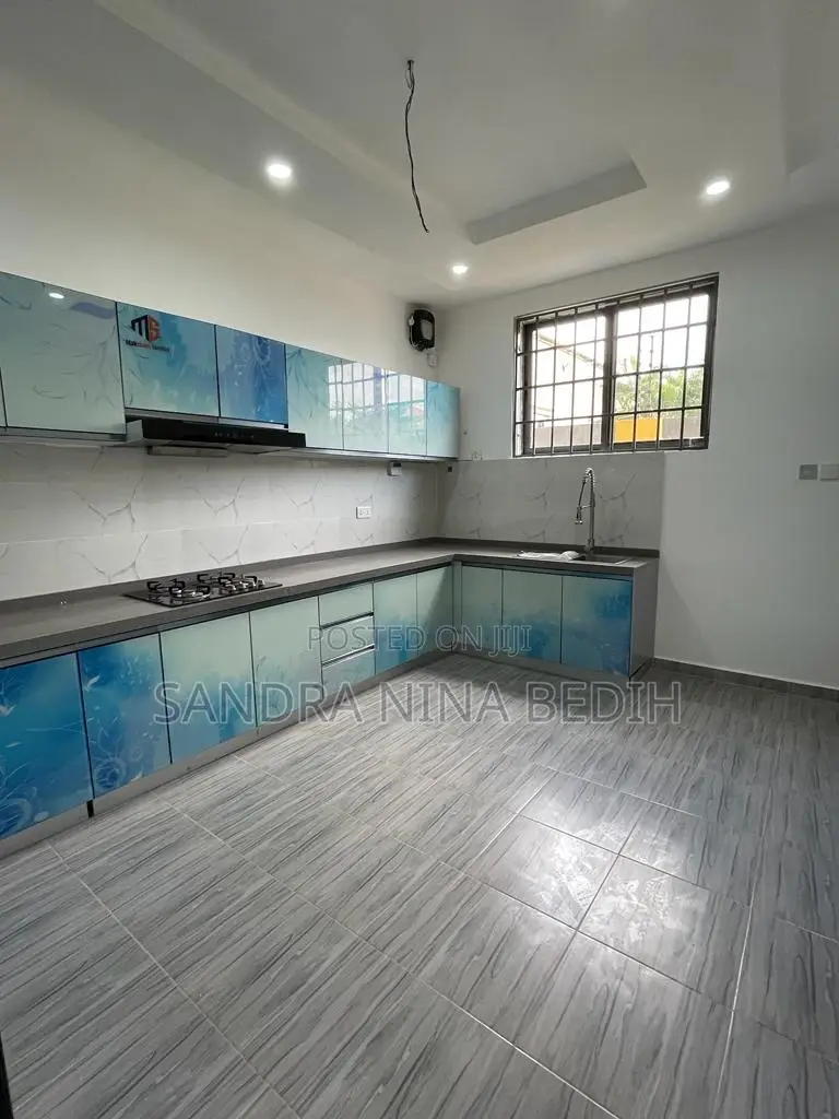 4bdrm House in Lakeside And East for sale