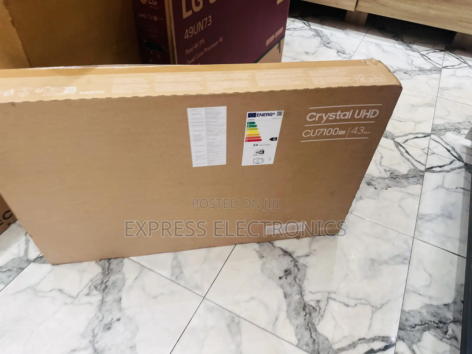 Beautiful  Display UHD Smart Glossy Samsung 43”Cu7000