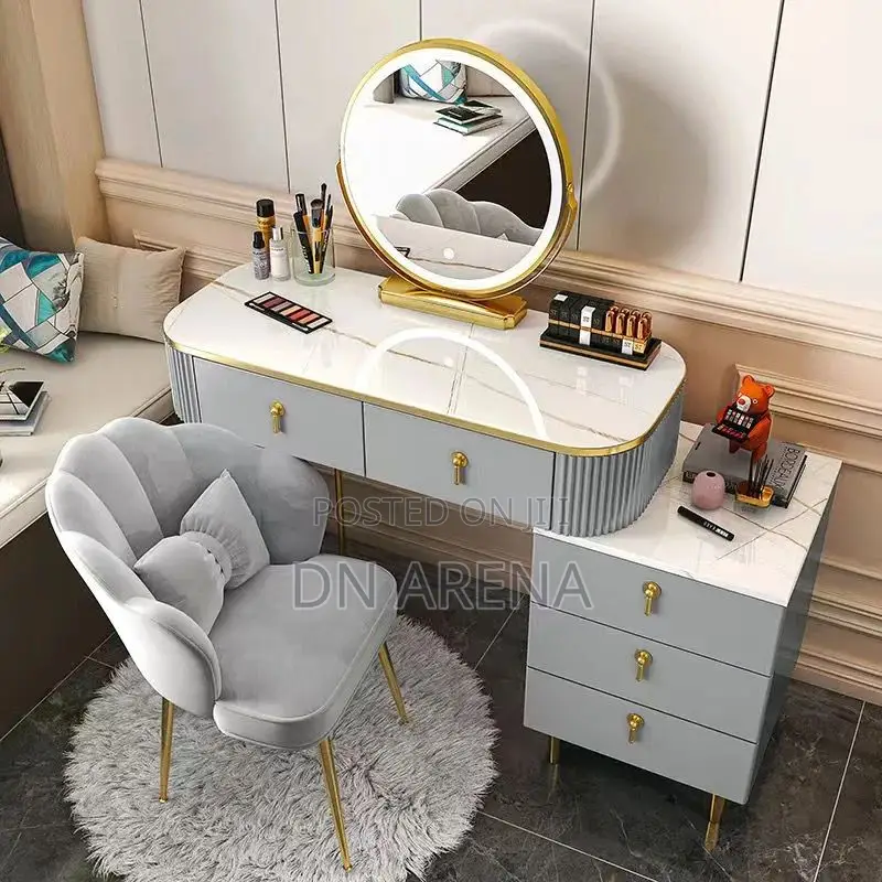 Dresser Make Up Station