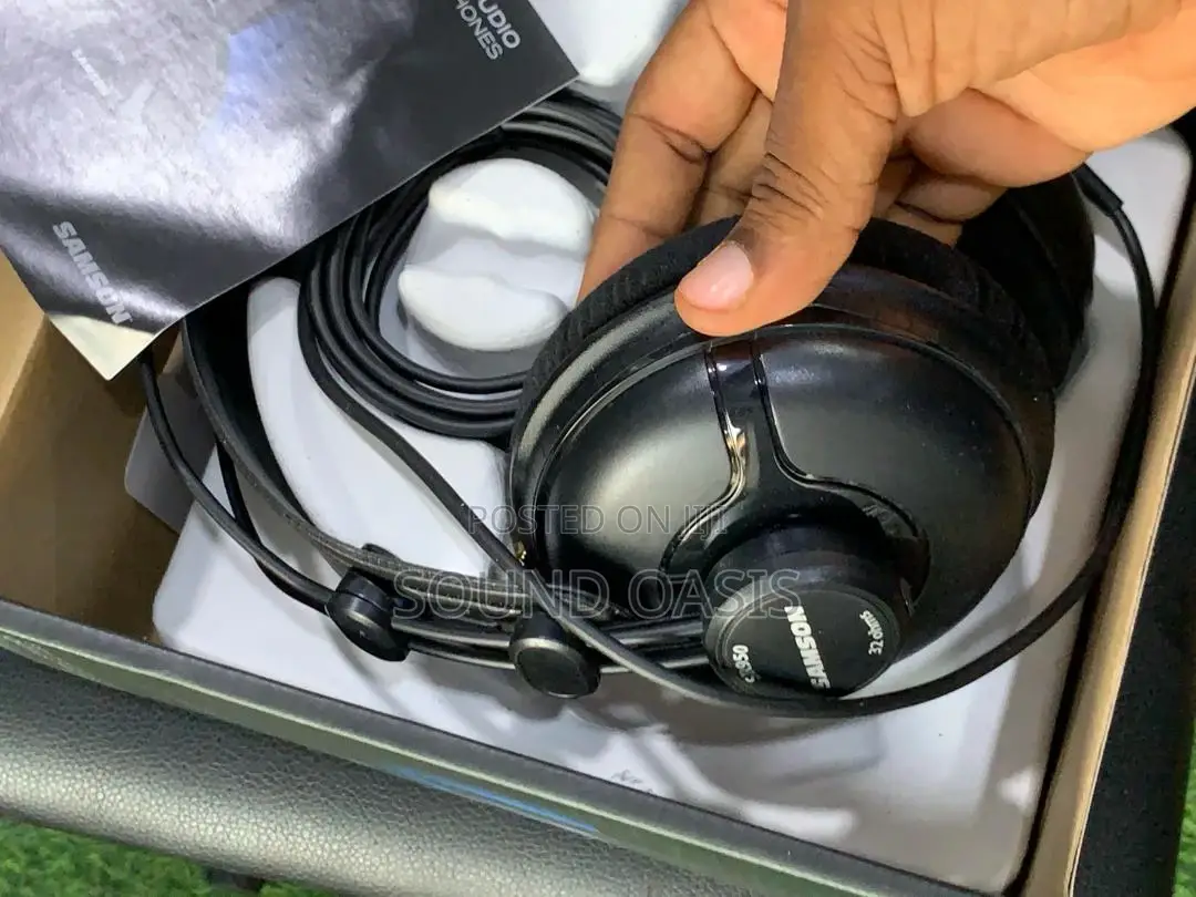 Samson SR950 Professional Studio Reference Headphones