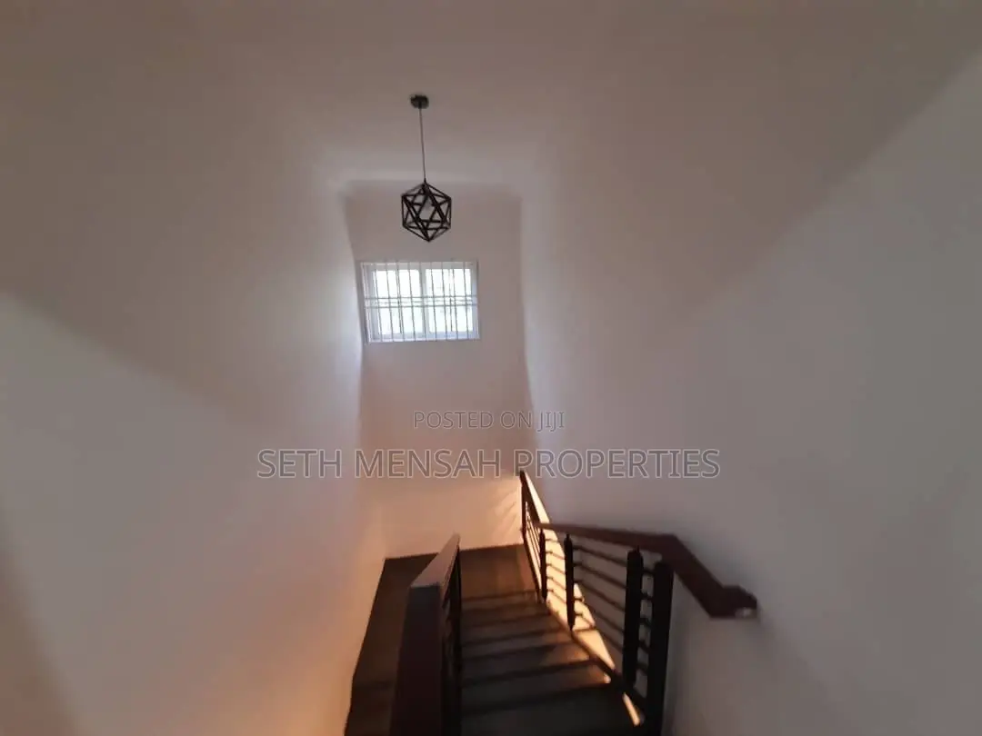 5bdrm House in Skm, Achimota for rent