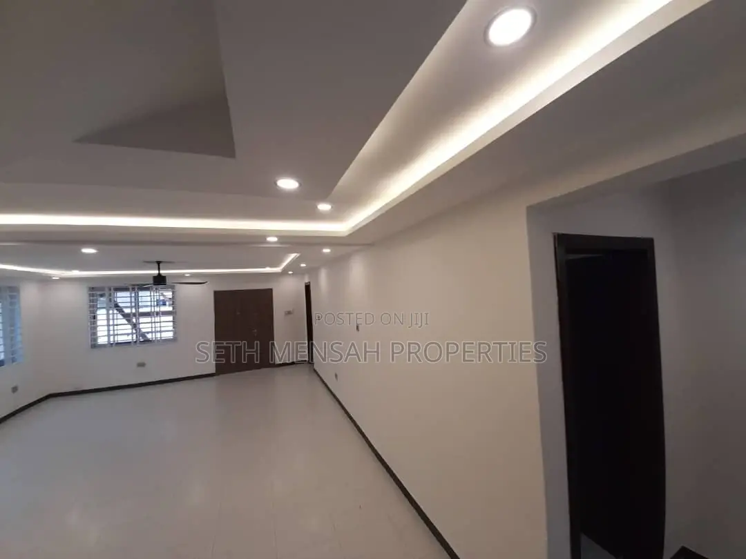 5bdrm House in Skm, Achimota for rent