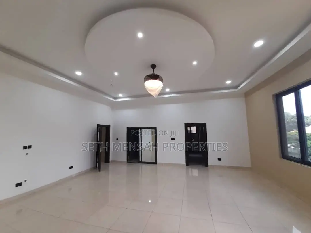 4bdrm House in Skm, Spintex for sale