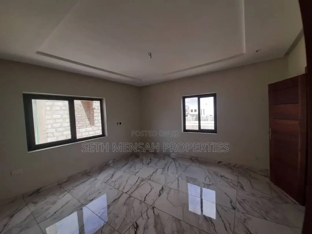 4bdrm House in Skm, Spintex for sale