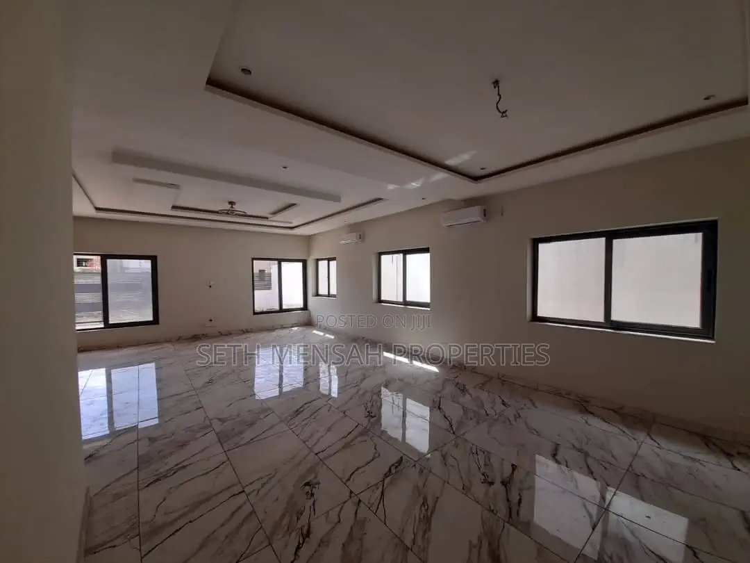 4bdrm House in Skm, Spintex for sale