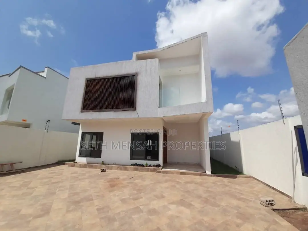 4bdrm House in Skm, Spintex for sale