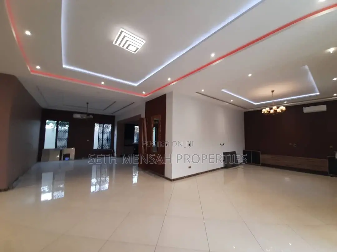 5bdrm House in Skm, Spintex for sale