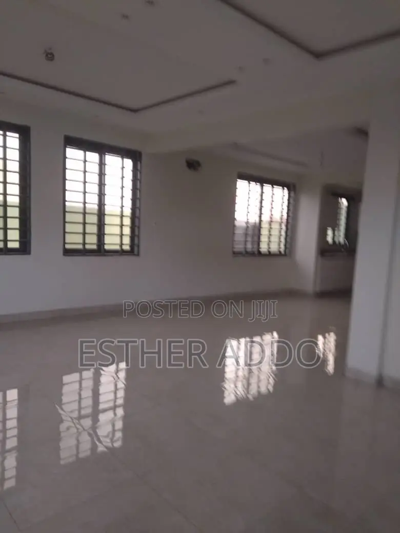 4bdrm Duplex in Lake Side Estate for rent