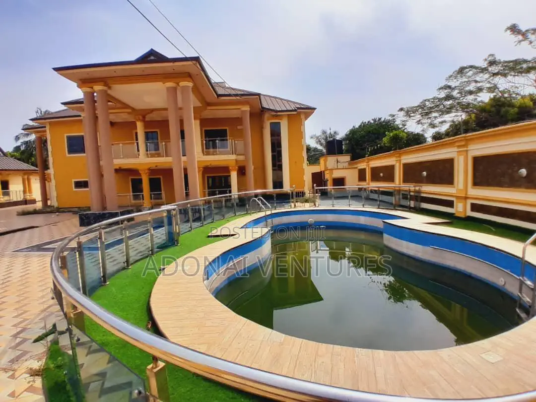 7bdrm House in Kronum Afrancho, Kumasi Metropolitan for sale
