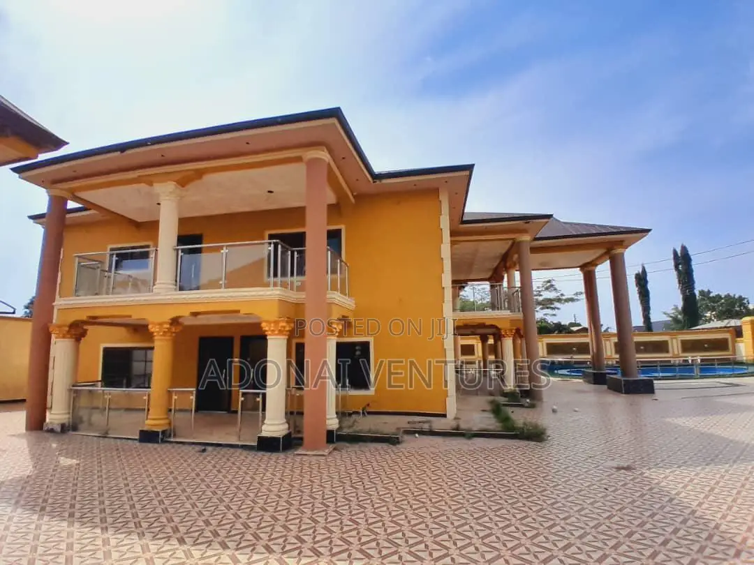 7bdrm House in Kronum Afrancho, Kumasi Metropolitan for sale