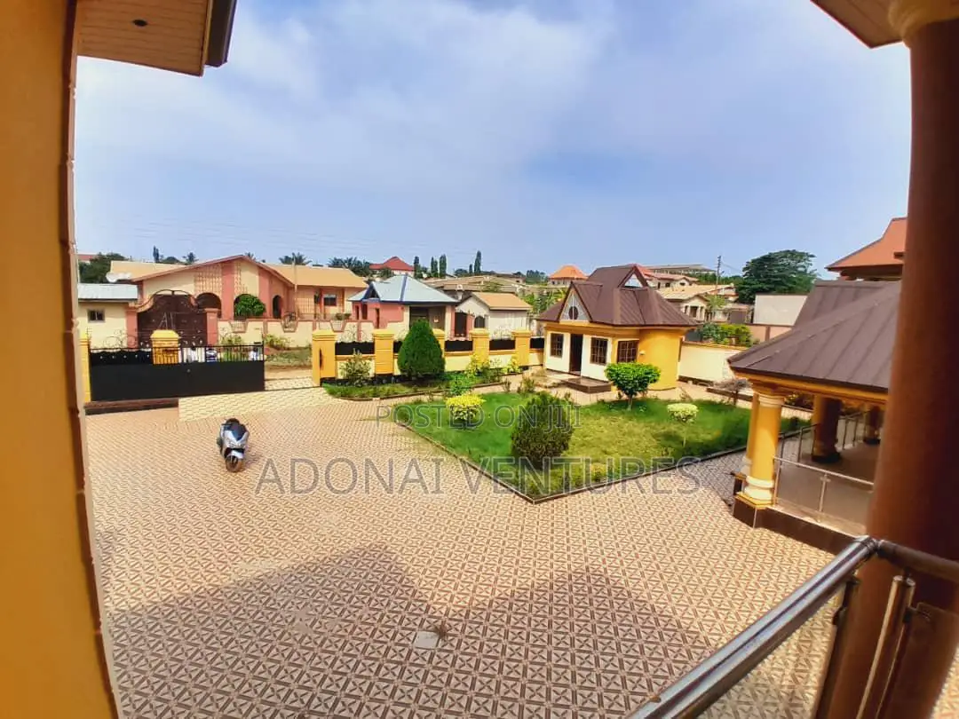 7bdrm House in Kronum Afrancho, Kumasi Metropolitan for sale
