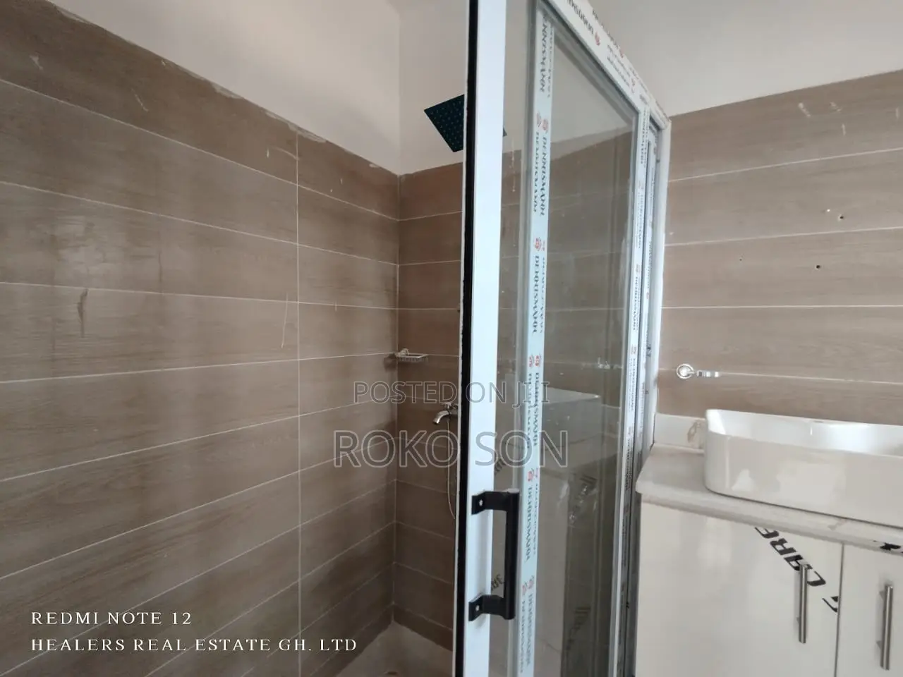 4bdrm Duplex in Dr Roko, Adenta for sale