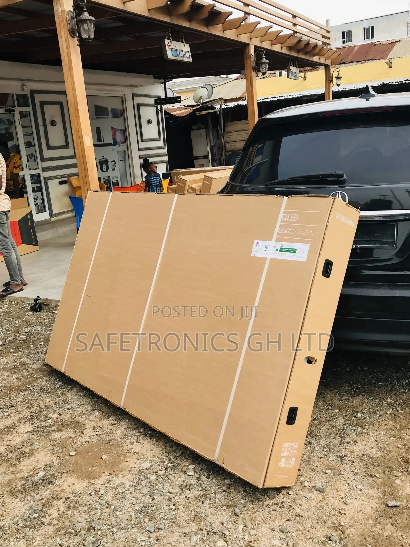 Glossy Smart Black Electric Samsung Qled 85 Inches Tv
