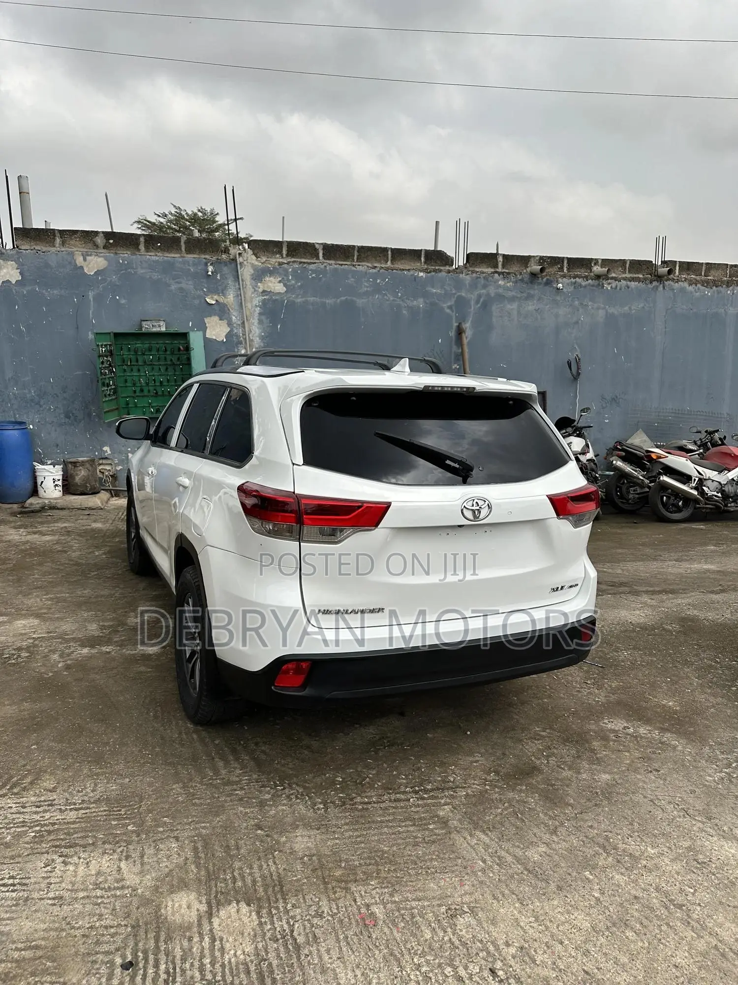 Toyota Highlander XLE 4x4 V6 (3.5L 6cyl 8A) 2018 White