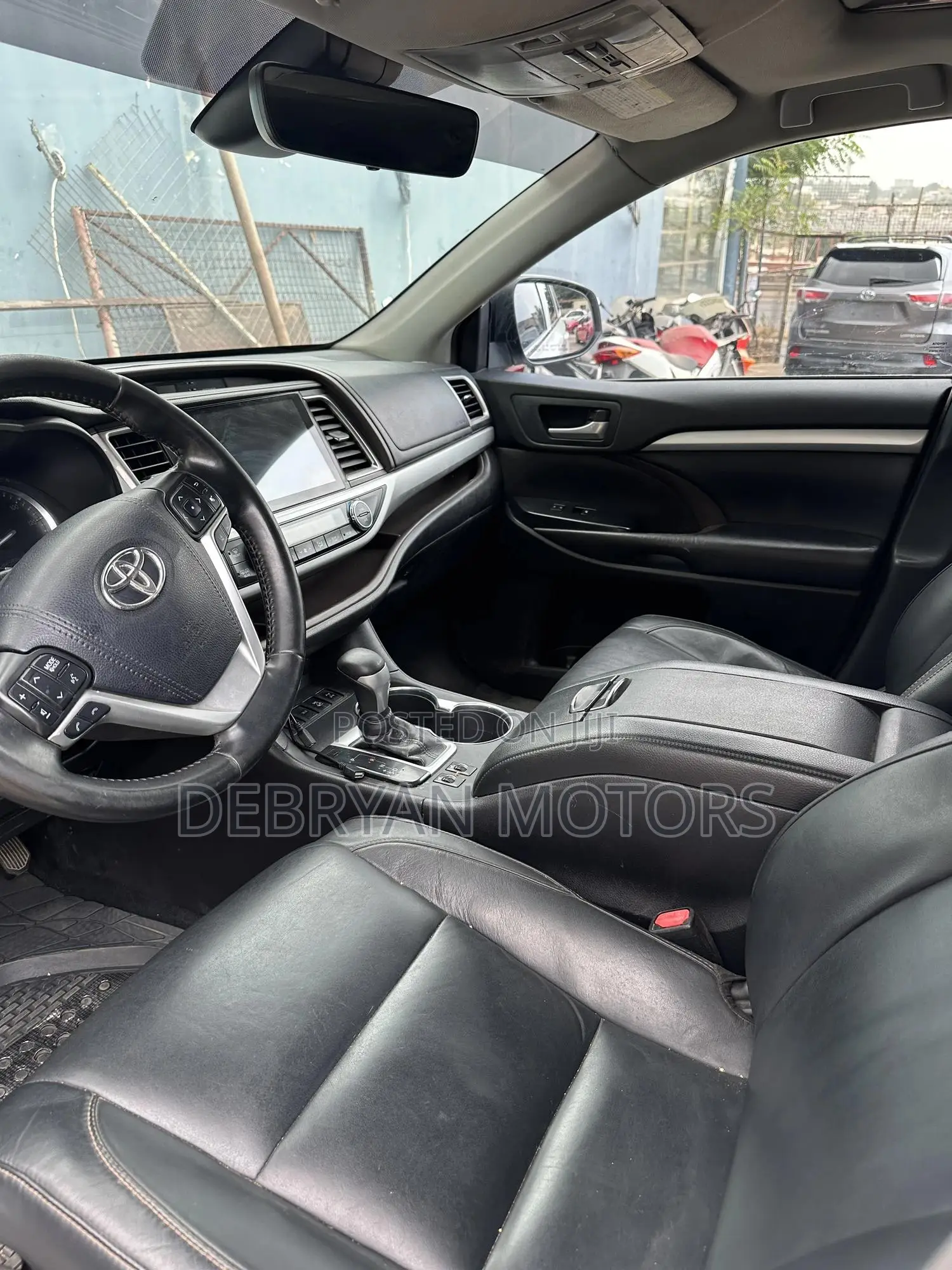 Toyota Highlander XLE 4x4 V6 (3.5L 6cyl 8A) 2018 White