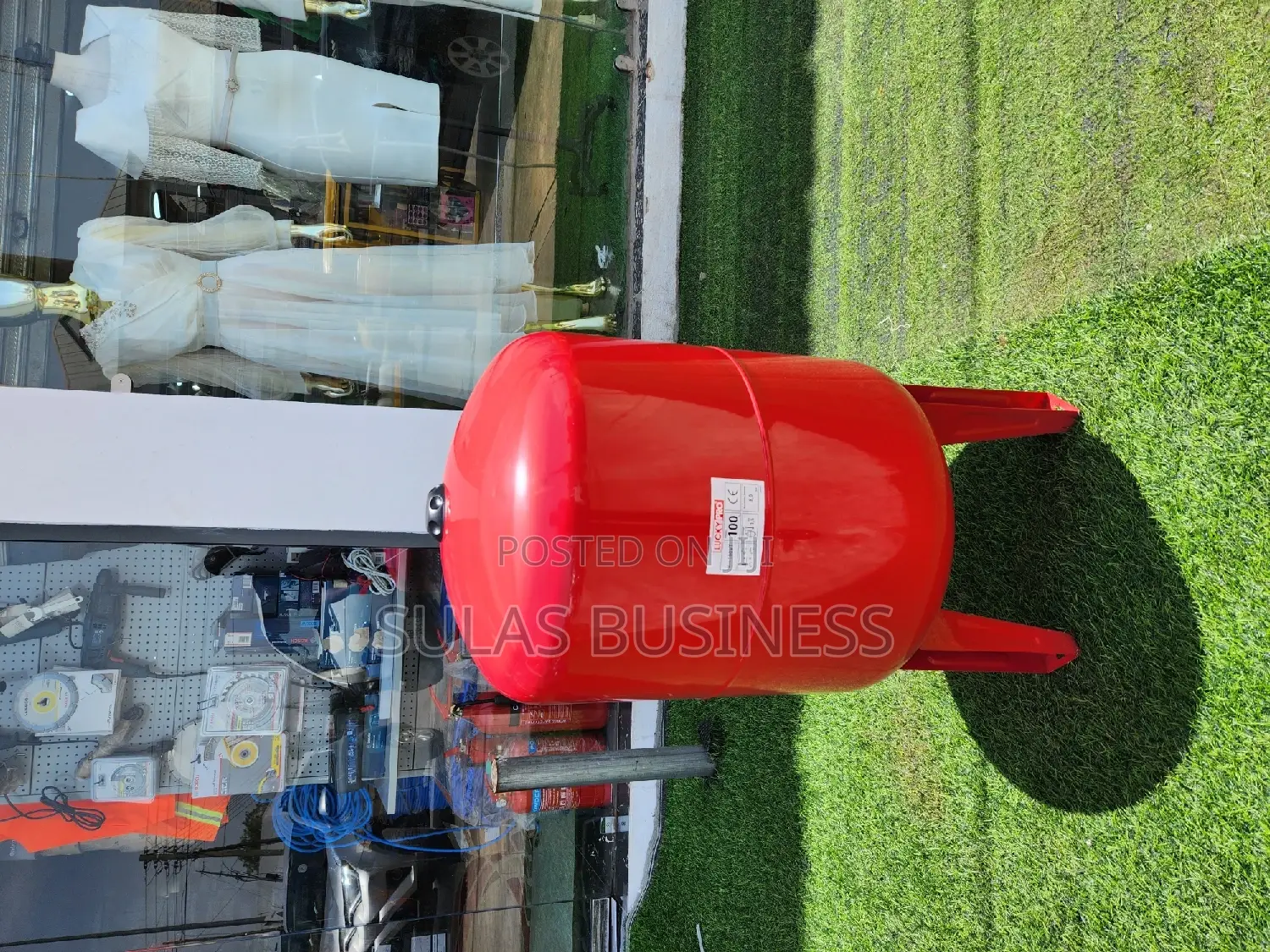 100 Liters Vertical Red Cylinder Booster