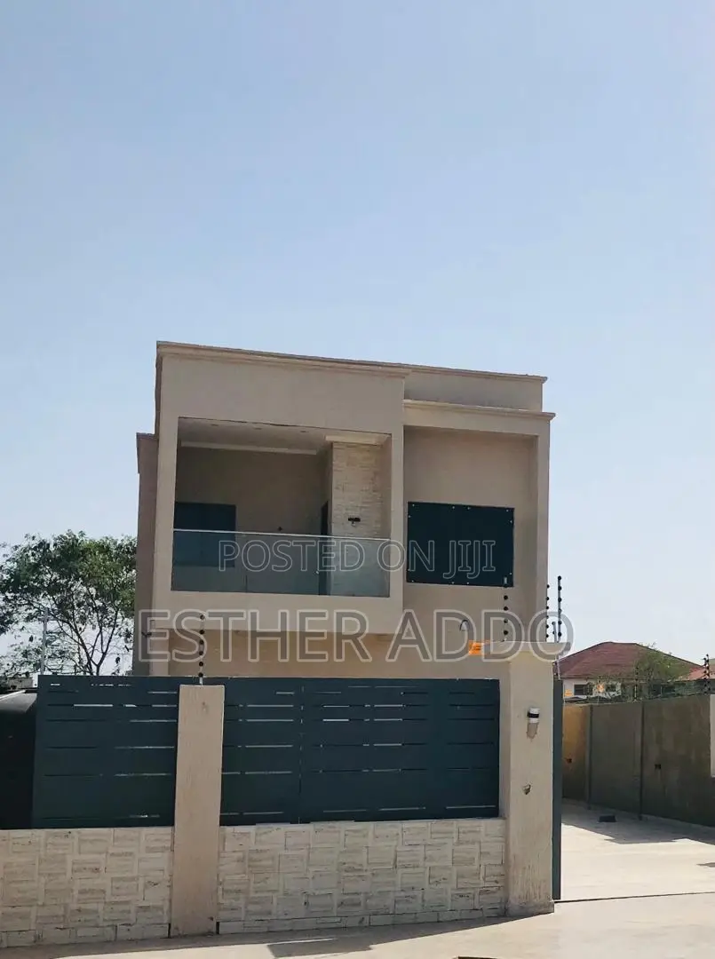 3bdrm Duplex in East Legon for sale